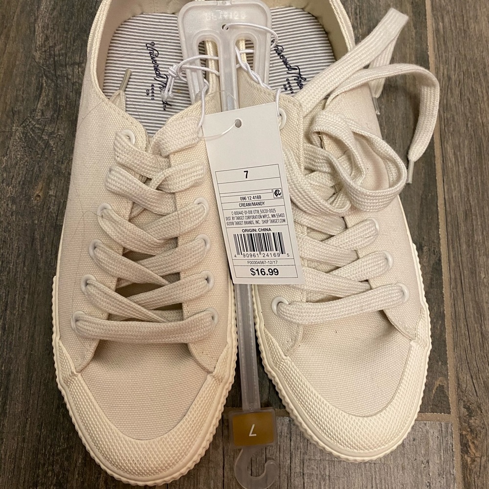 Tennis Shoes